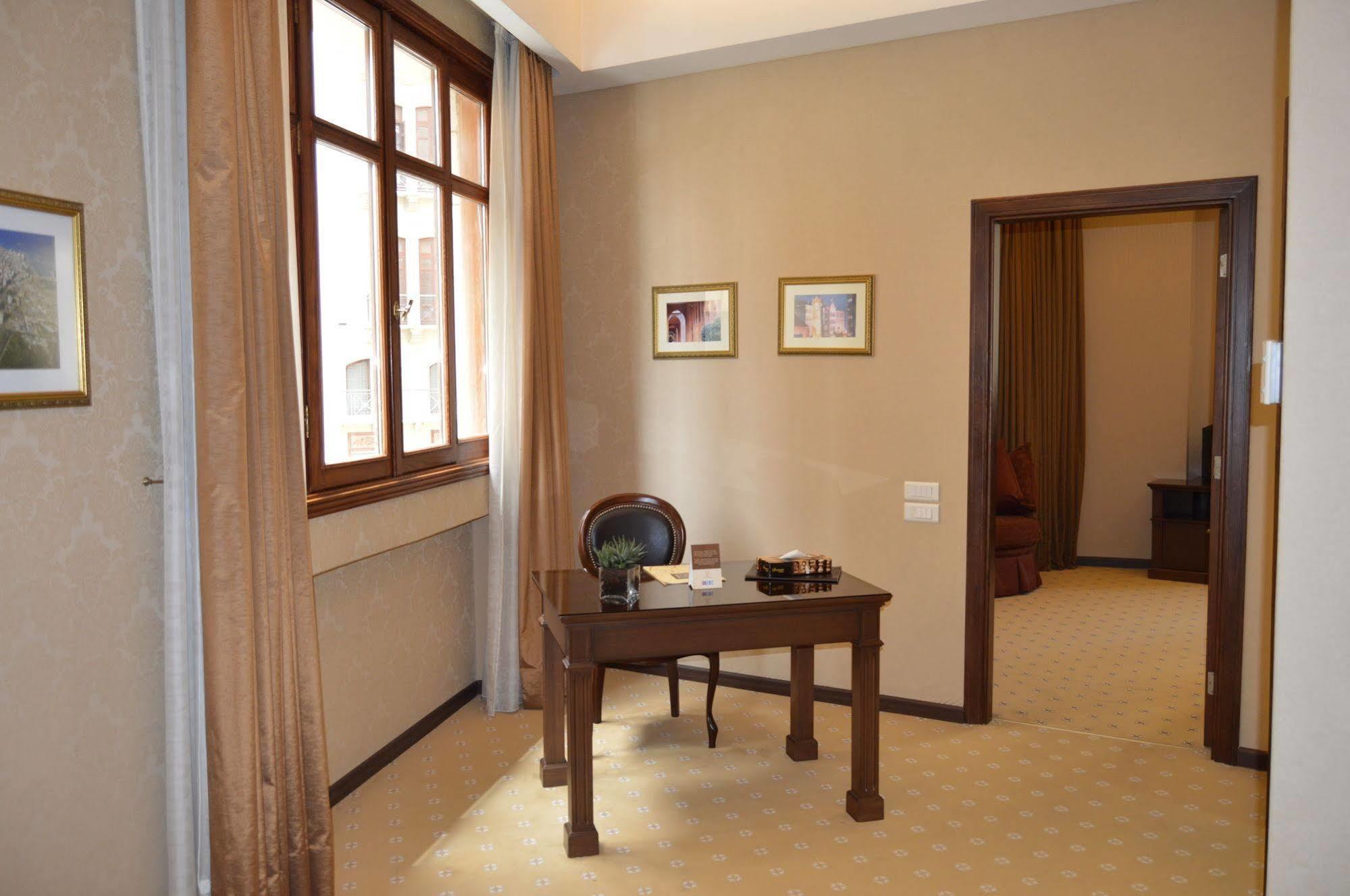 Etoile Suites Boutique Hotel Downtown Beirut Bagian luar foto