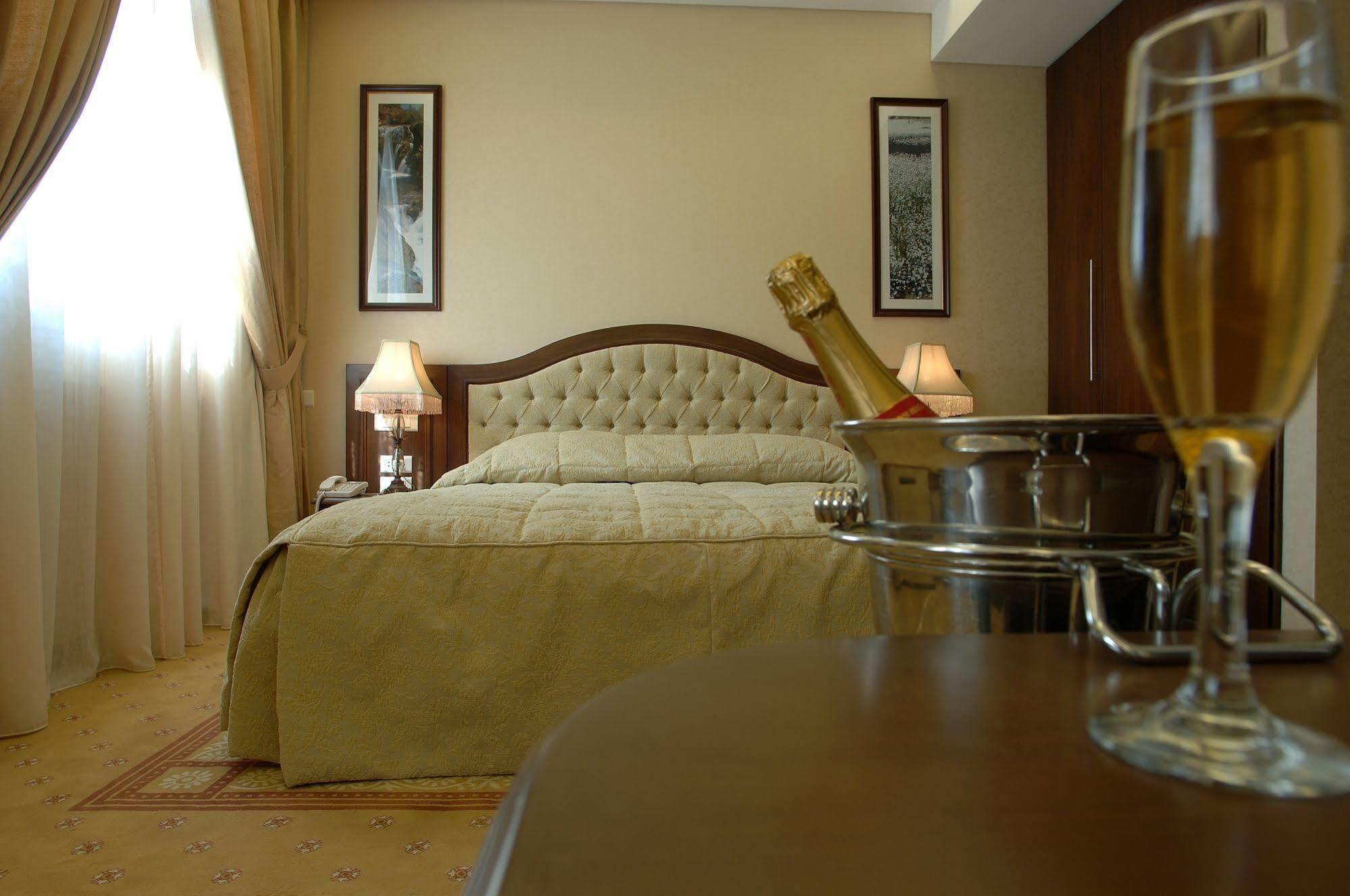 Etoile Suites Boutique Hotel Downtown Beirut Bagian luar foto